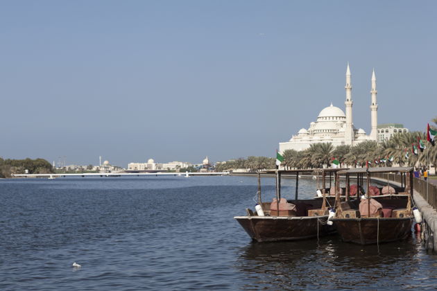 Главное изображение экскурсии - Экскурсия на традиционной лодке абра по лагуне Халид