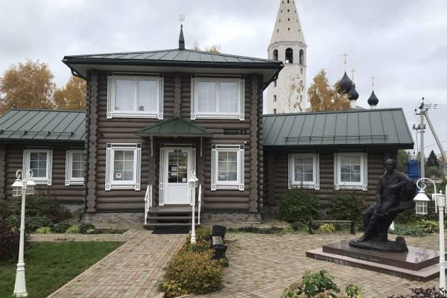 Автобусная экскурсия из Ярославля в замок Понизовкина и село Вятское