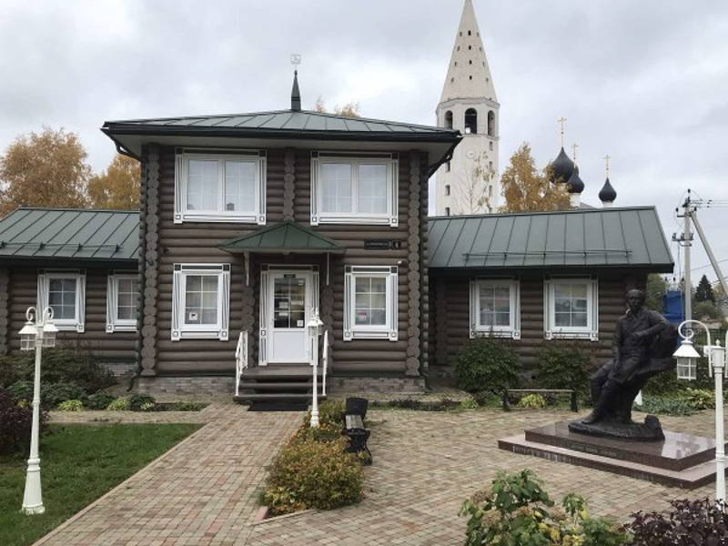 Автобусная экскурсия из Ярославля в замок Понизовкина и село Вятское