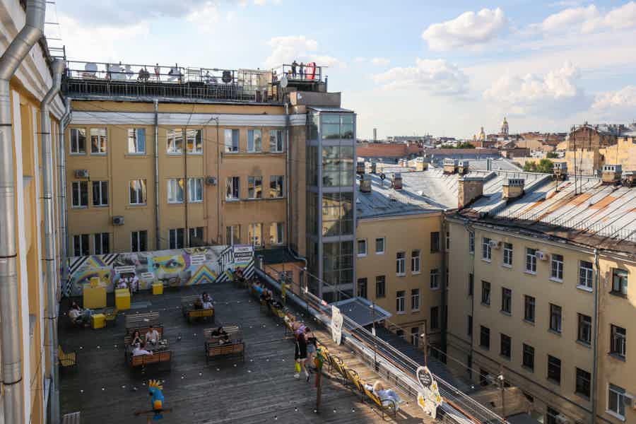 Петербург 4 в 1: дворы, парадные, коммуналки и крыша - фото 4