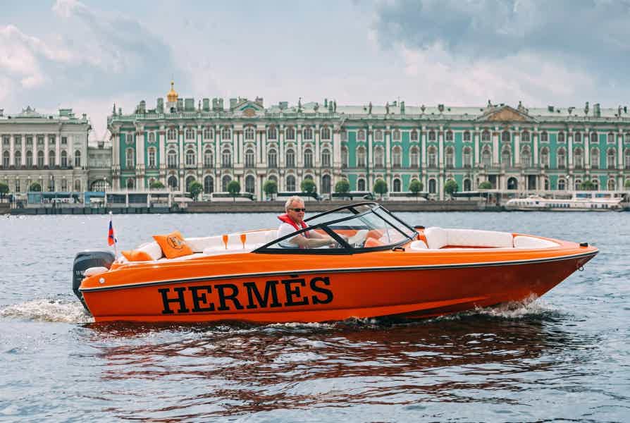 На стильном катере — к самому высокому зданию Европы - фото 2