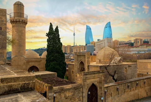 Магия микса архитектуры и традиций: Первые шаги в историческом центре Баку