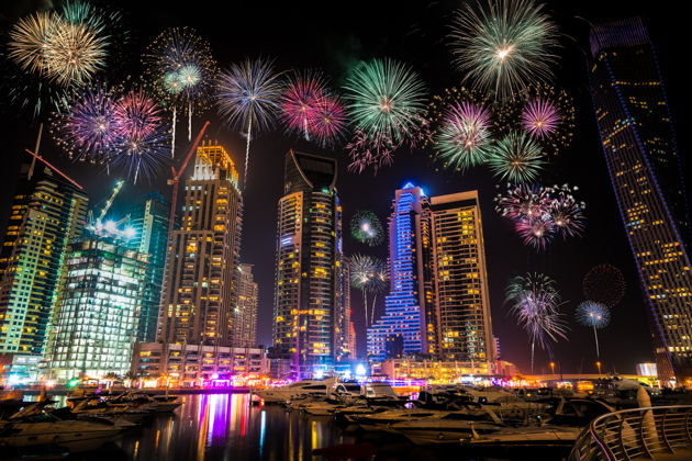 Виды Новый год на яхте в Дубае — фейерверки и барбекю под звёздами