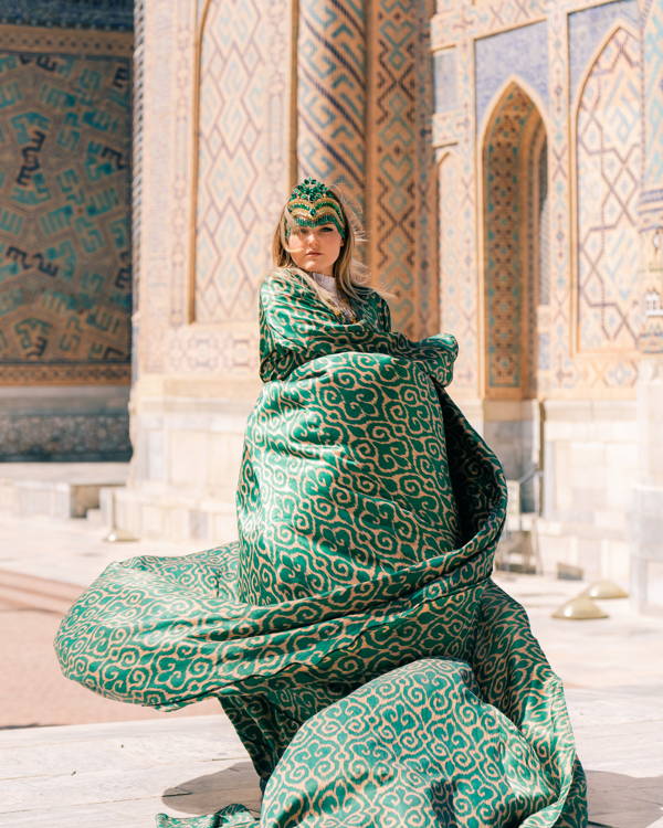 Элегантность Самарканда: фотосессия в летящих адрасных платьях — фото 4