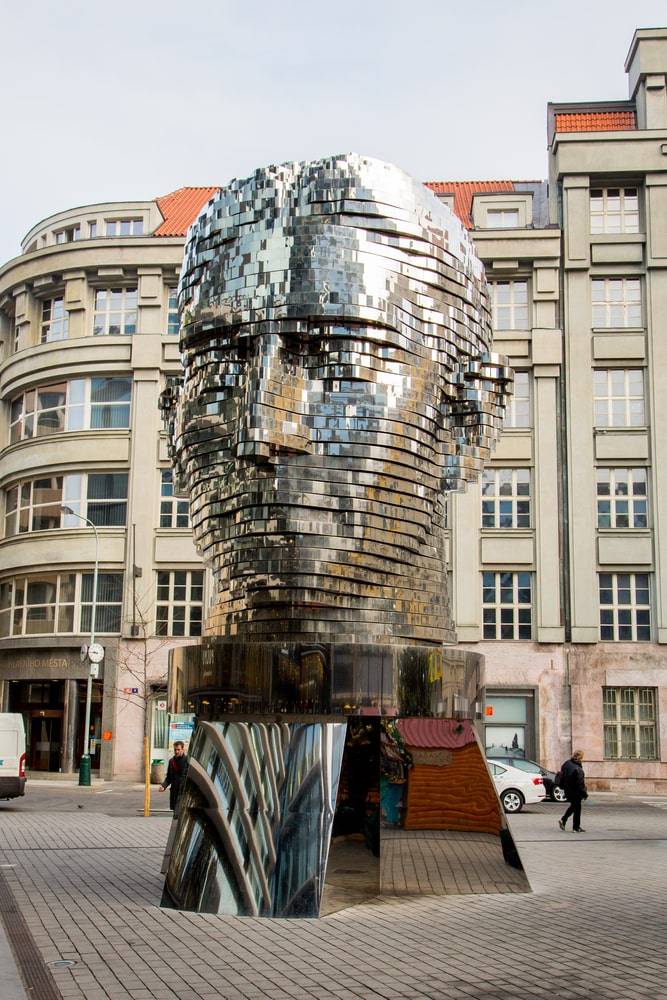 Скульптура «Голова Франца Кафки»