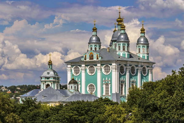 Смоленск: древние храмы, крепость и история города-щита