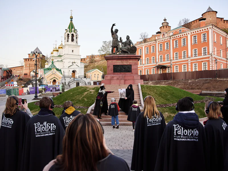 Истории и загадки Рождественской: театрализованная прогулка с фонарщиком — фото 3, Нижний Новгород | Покатаем
