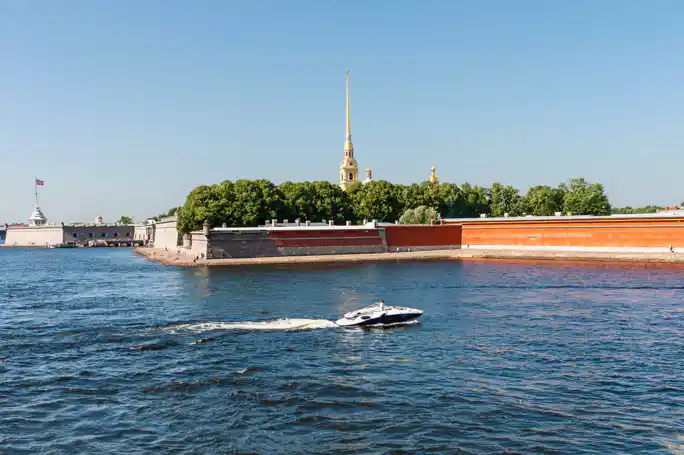«Парадный Петербург» — экскурсия на катере с гидом