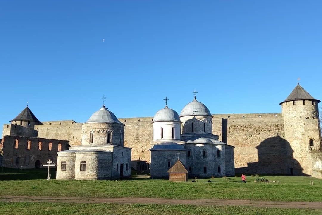 Ивангородская крепость, Парусинка, нарвская рыба и Шепелёвский маяк — фото 1