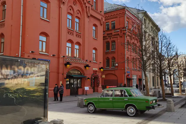По следам древней крепостной стены: площади московского центра — фото 2