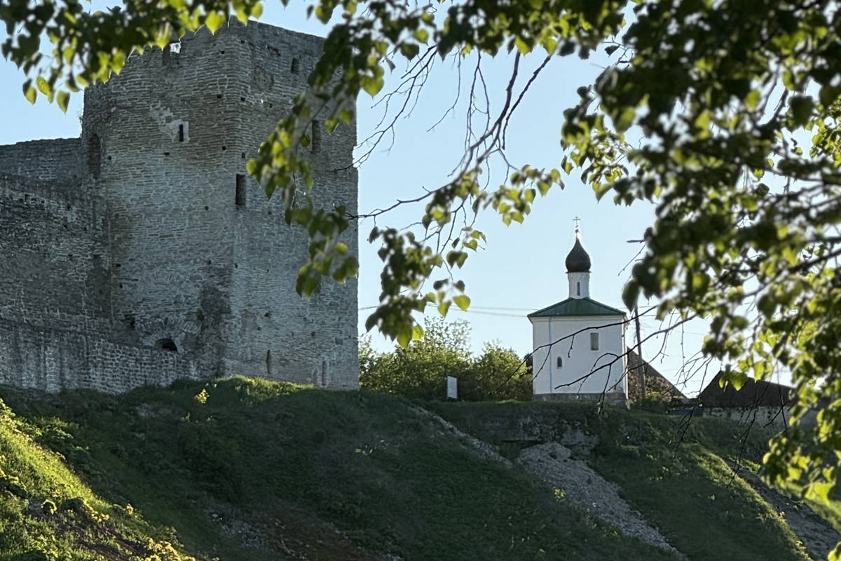 Экскурсия в Печоры и Изборск (на автобусе в группе)