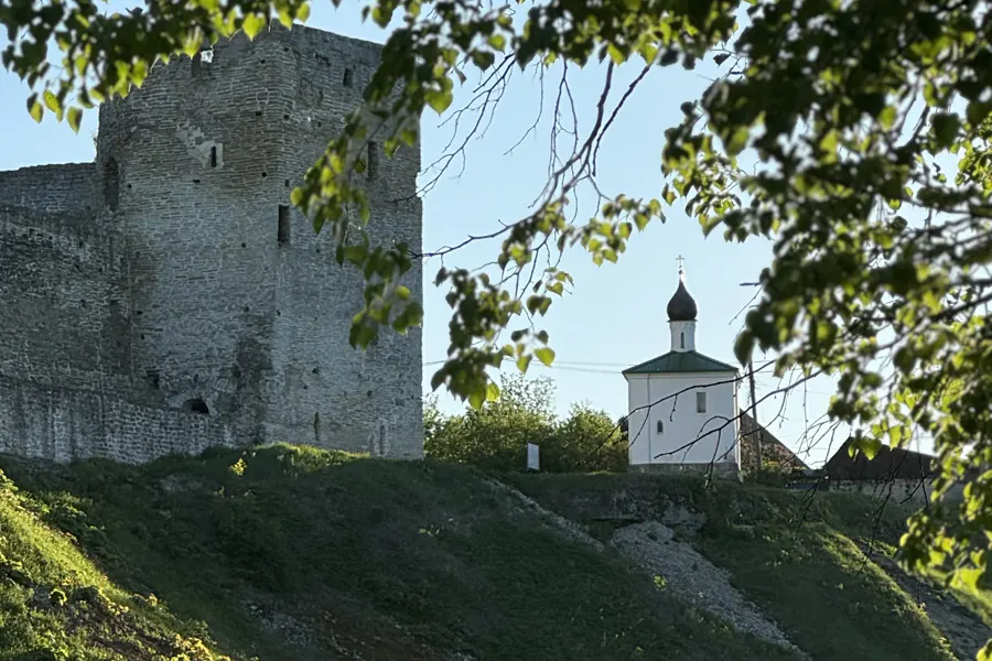 Экскурсия в Печоры и Изборск (на автобусе в группе) — фото 1