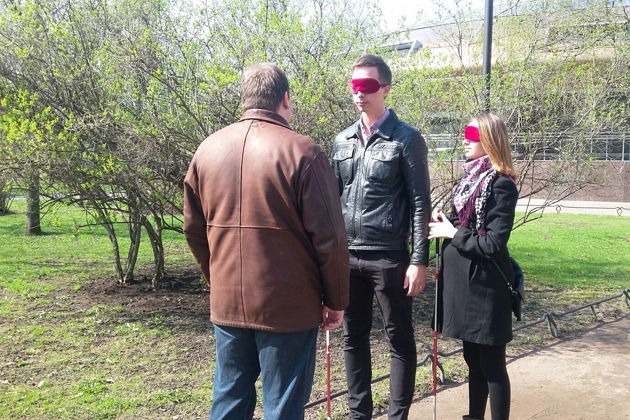 Фото к экскурсии Свидание на ощупь. Прогулка по Питеру с завязанными глазами.