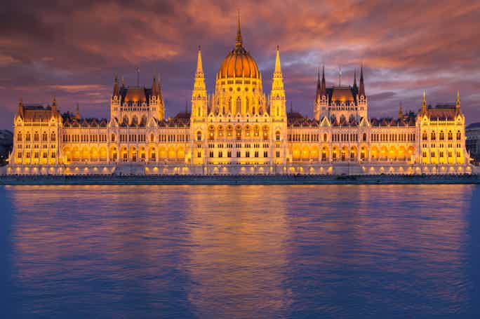 Budapest: Sightseeing-Bootsfahrt am Abend mit Champagner