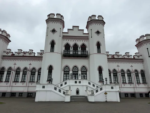 Три замка: Коссово, Ружаны, Каменец