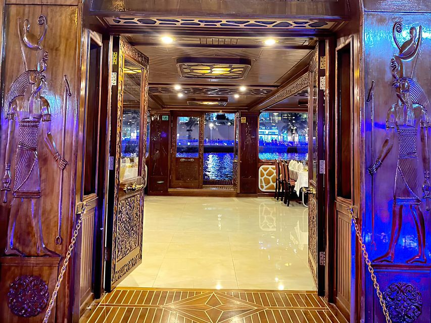 По Дубай Марине на яхте Ocean Empress с ужином по системе «шведский стол»