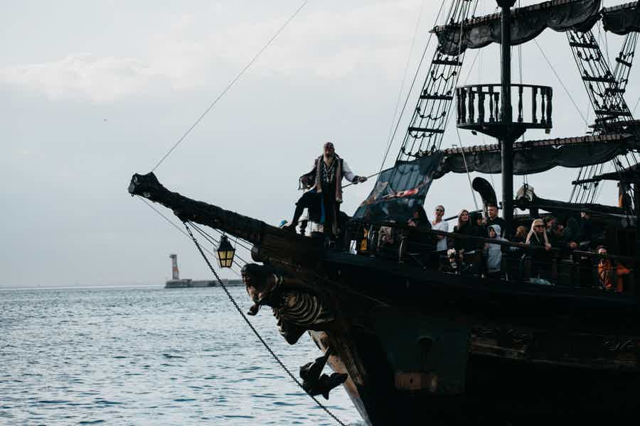 Чарующий закат на пиратской яхте  - фото 1