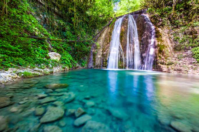 Необычная выездная экскурсия на 33 водопада