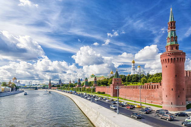 По центру столицы от Зарядья до Воробьевых гор на панорамном теплоходе