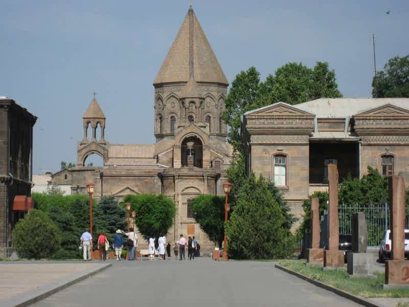 History of Armenia: Zvartnots temple, Etchmiadzin and Sardarapat memorial - photo 3