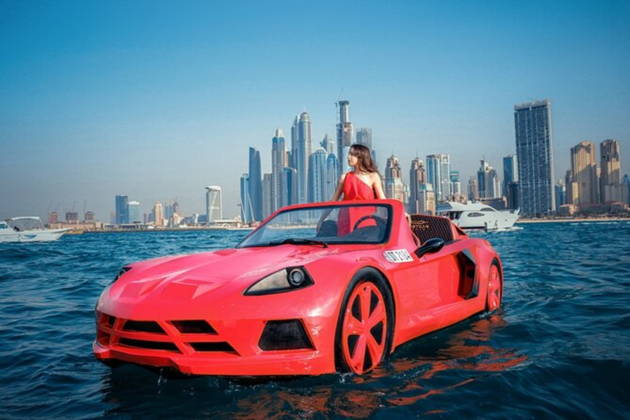 Скорость на воде: аренда Jet Car в Дубае