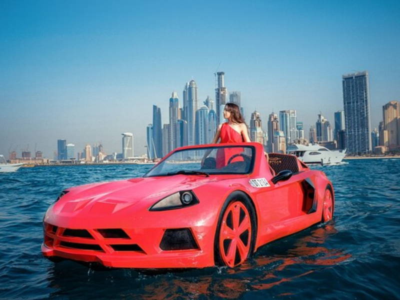 Скорость на воде: аренда Jet Car в Дубае
