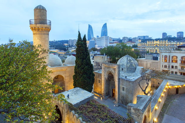 Виды 4 часа по Старому городу и центру Баку