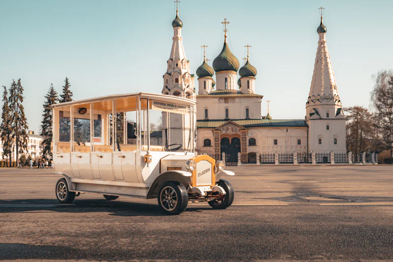 Машина времени: экскурсия на ретромобиле по центру Ярославля — фото 1