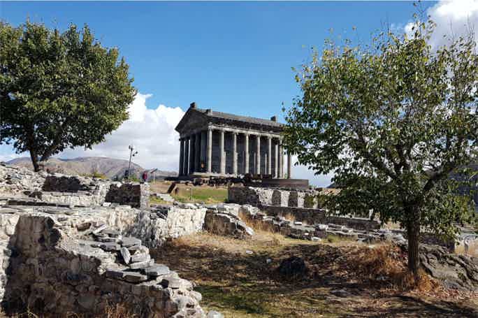 Армения языческая, христианская и голубая жемчужина — озеро Севан