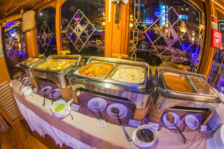 Ужин на арабской лодке в районе Дубай Марина из Шарджи и Аджмана  - фото 5