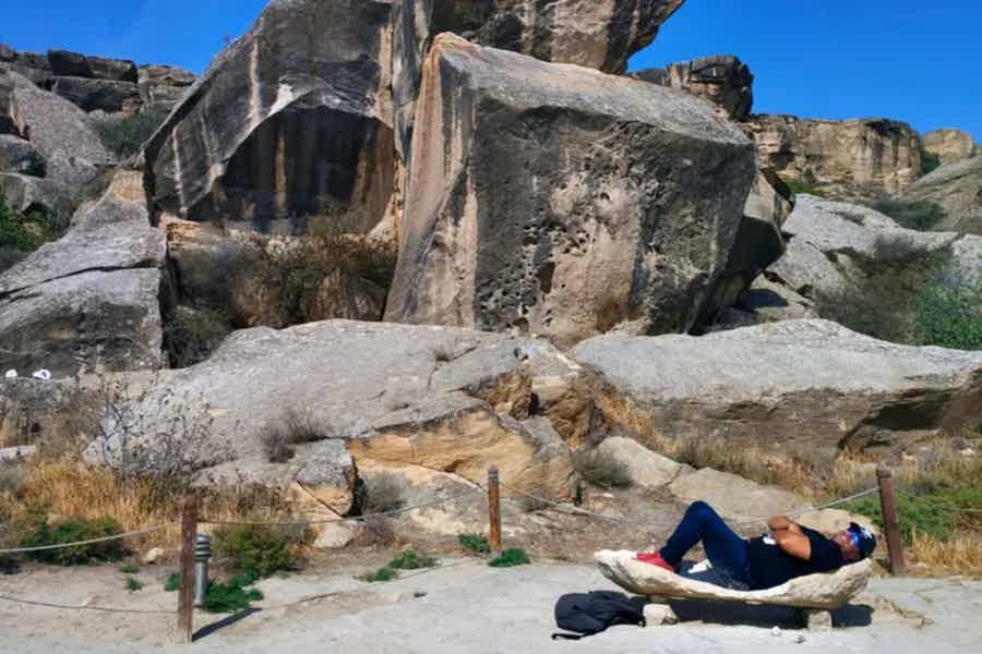 Из Баку: Гобустан, грязевые вулканы и Храм огня Атешгях - фото 5