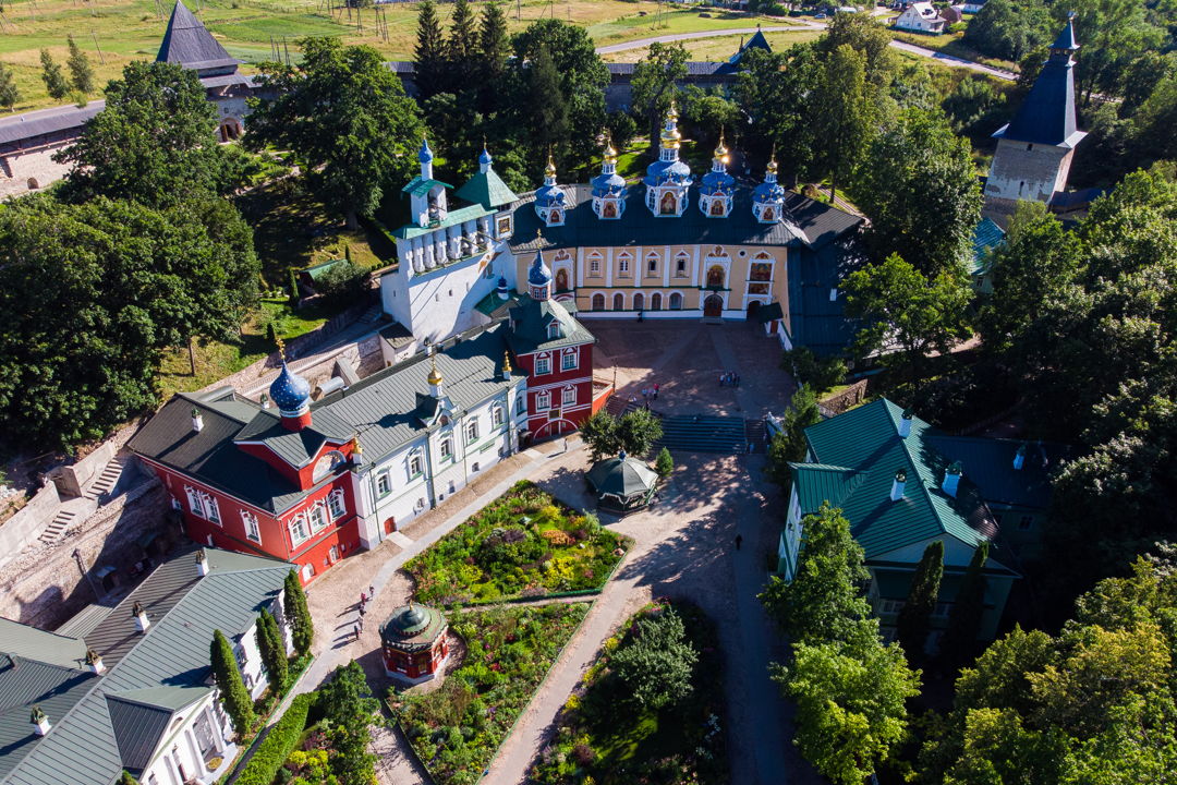 Индивидуальная экскурсия в Псково-Печерский монастырь — фото 1
