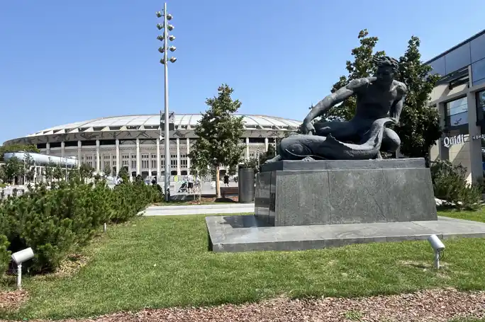 «От Олимпийских вершин до западных ворот Москвы»: водно-пешеходная прогулка