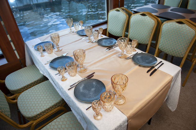 Виды Ужин, музыка и танцы на премиум-теплоходе в центре Москвы