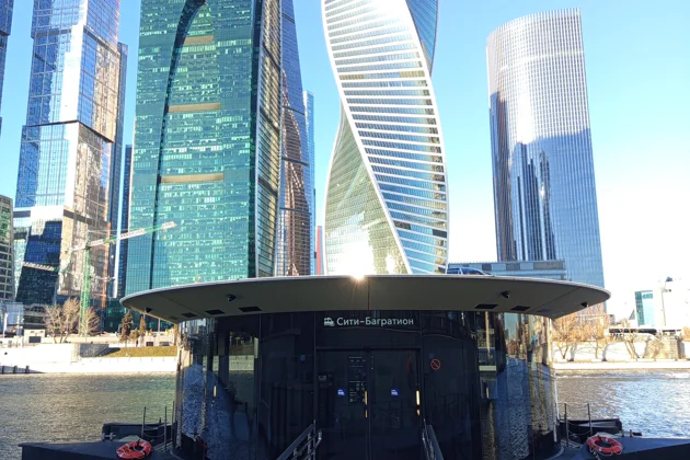 К небоскрёбам Москвы-Сити на речном трамвае и кофе на уровне облаков — экскурсия, Москва | Покатаем