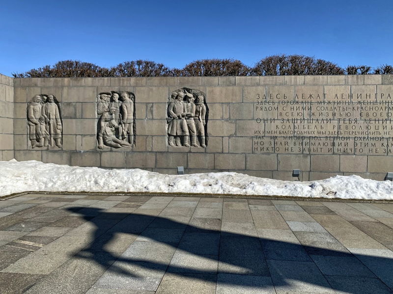 Тур по Пискаревскому мемориальному кладбищу - экскурсия в Санкт-Петербург, Россия