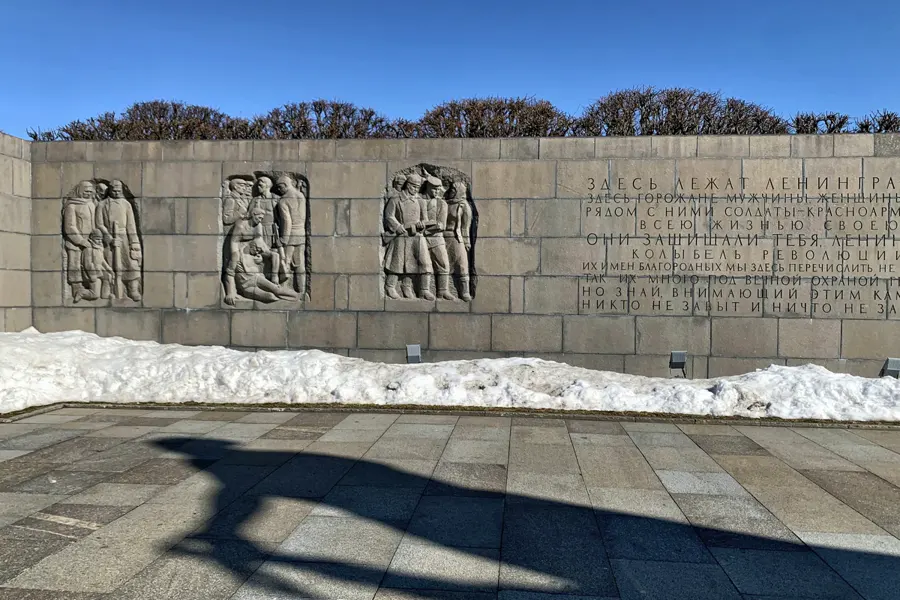 Тур по Пискаревскому мемориальному кладбищу — фото 1