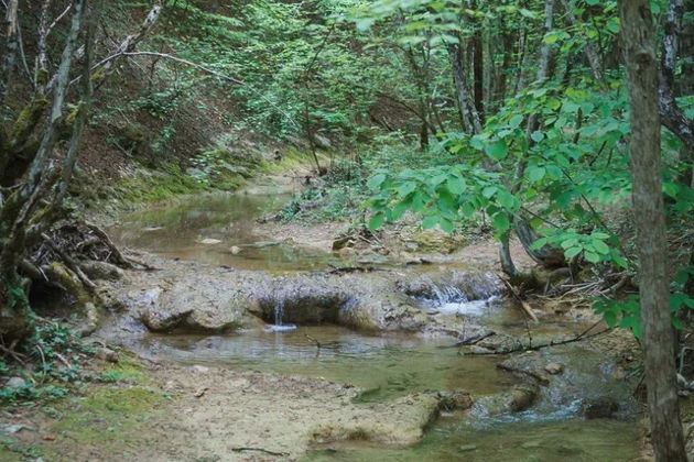 К водопаду Козырек: тайны Байдарской долины