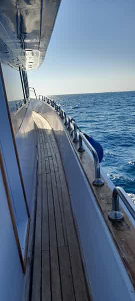 Морская прогулка на индивидуальной яхте - фото 1