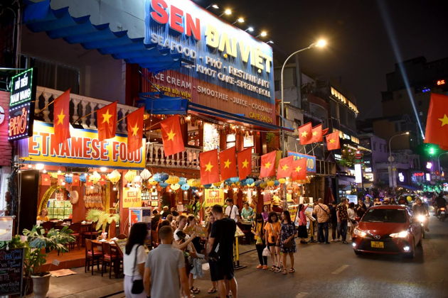 Магия ночного Сайгона и ужин с морепродуктами