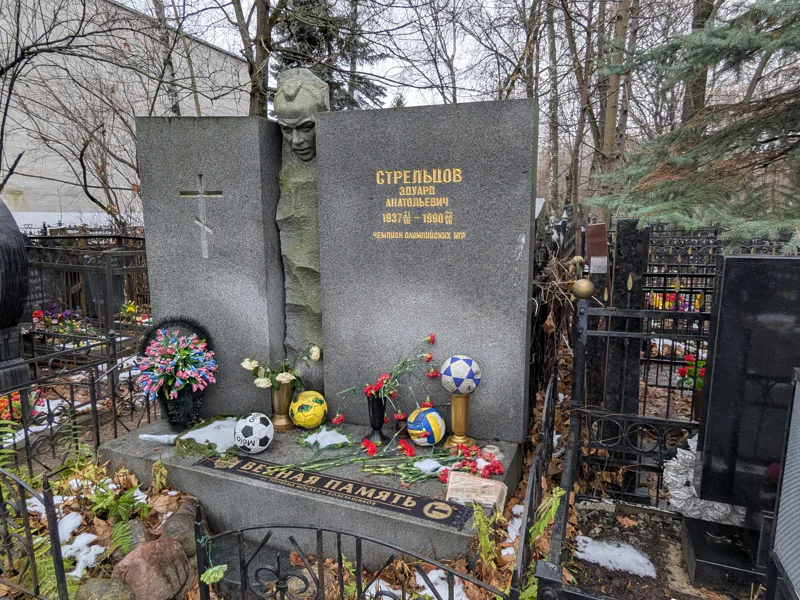 Кумиры, герои и святые старинного Ваганьковского кладбища — фото 7, Москва | Покатаем