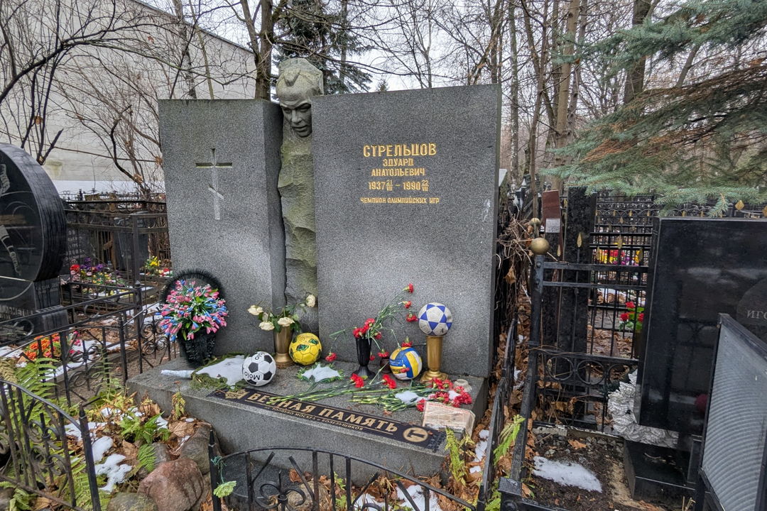 Кумиры, герои и святые старинного Ваганьковского кладбища — фото 6
