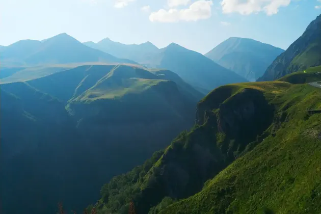 Казбег — Ананури — Гудаури: легендарные пейзажи — фото 2