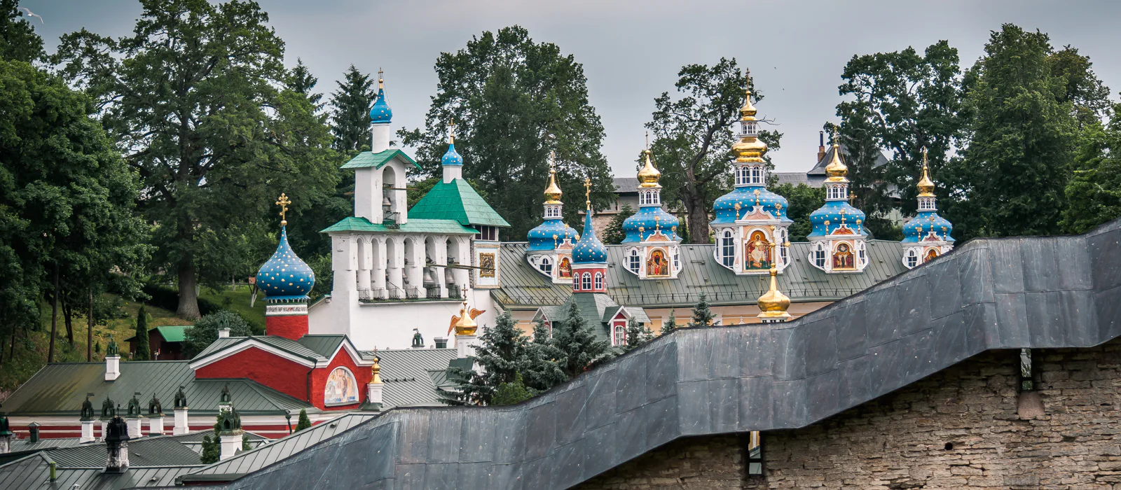 Индивидуальная поездка в Изборск и Печоры — экскурсия, Псков, Россия | Покатаем