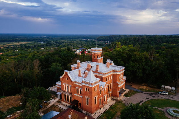 Виды Рамонь: экскурсия в «Замок Ольденбургских» и императорские традиции