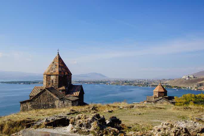 Армянские святыни и холодное озеро Севан