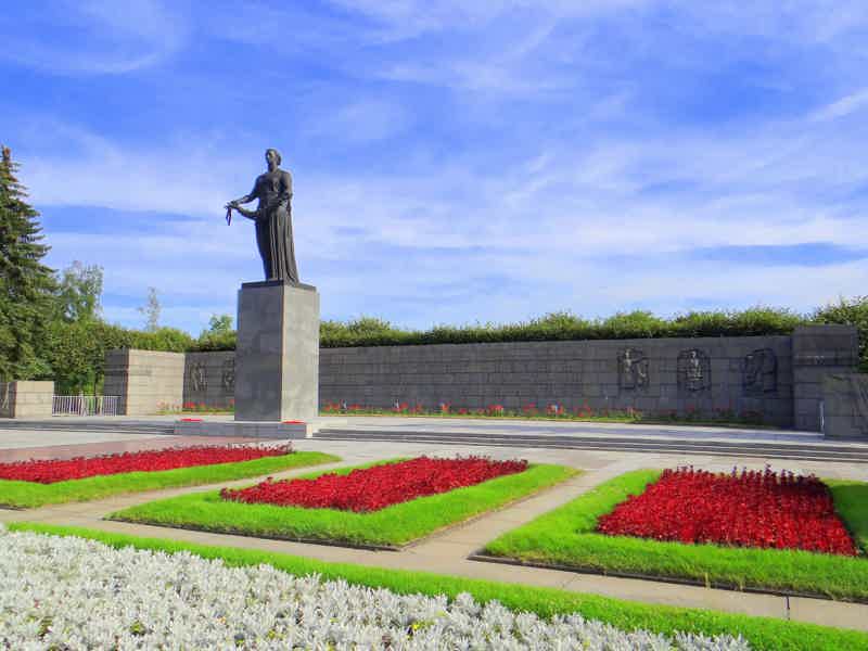 Индивидуальная экскурсия «Блокадный Ленинград» на минивене - фото 1
