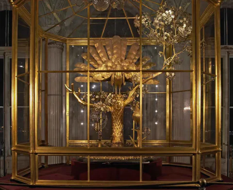 Обзорная экскурсия с посещением Эрмитажа и заводкой часов Павлин