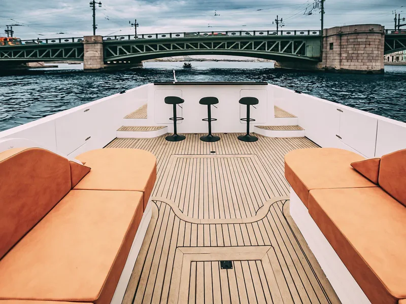 Индивидуальная прогулка на VIP-яхте Cloudberry — фото 6, Санкт-Петербург | Покатаем