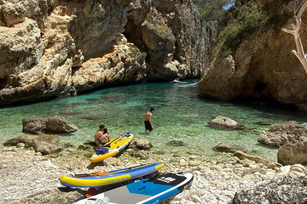СПЛАВ НА SUP К МОРСКОЙ ПЕЩЕРЕ И СКАЗОЧНОЙ БУХТЕ